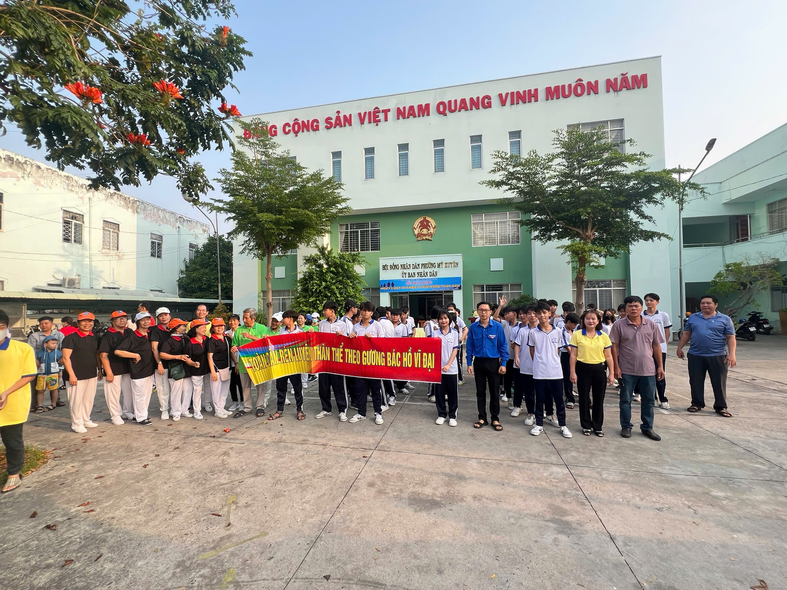 Quang cảnh khai mạc ngày chạy Olympic